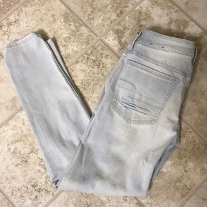 American Eagle light washed skinny jeans